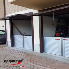 Hochwasserschutzsystem Acquastop Flutschott Classic in einer Garage mit zwei geschlossenen Schotten.